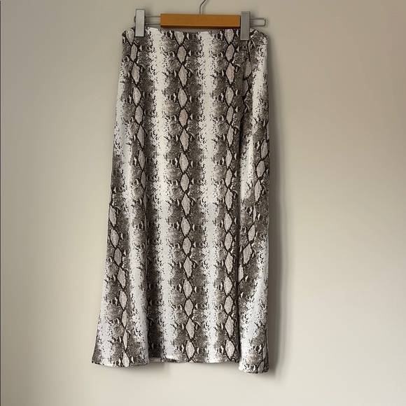 BLUE BLUSH High Waist Snakeskin Print Maxi Skirt size Medium - Picture 2 of 7